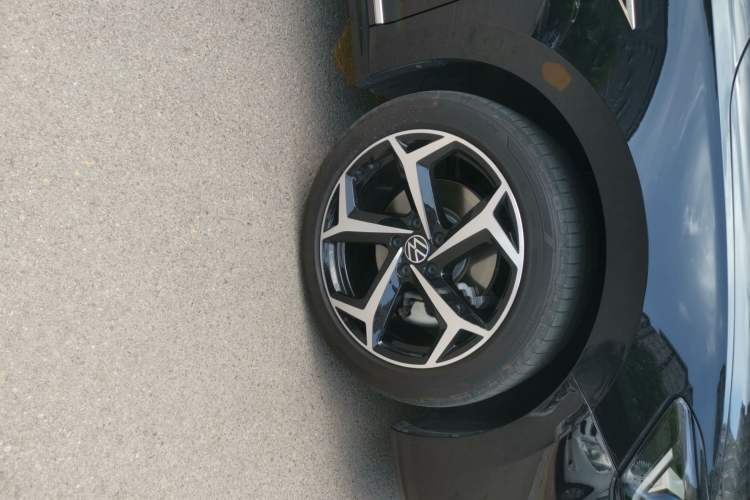 Used Volkswagen Passat 2024 380TSI Starry Dragon Edition Right Front Wheel Hub