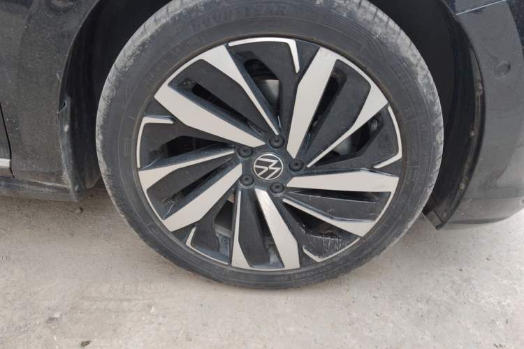 Used Volkswagen Passat 2024 380TSI Luxury Edition Right Front Wheel Hub