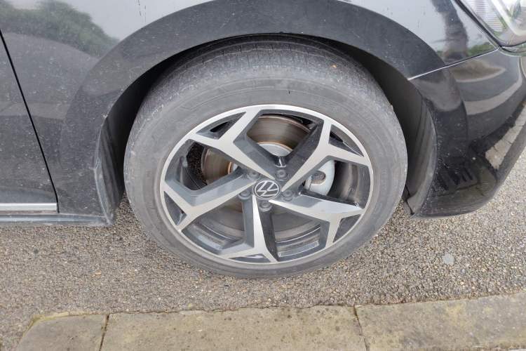 Used Volkswagen Passat 2024 380TSI Starry Elite Edition Right Front Wheel Hub