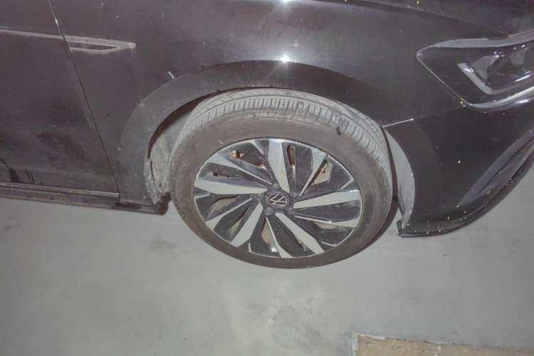 Used Volkswagen Passat 2024 380TSI Dragon Edition Right Front Wheel Hub