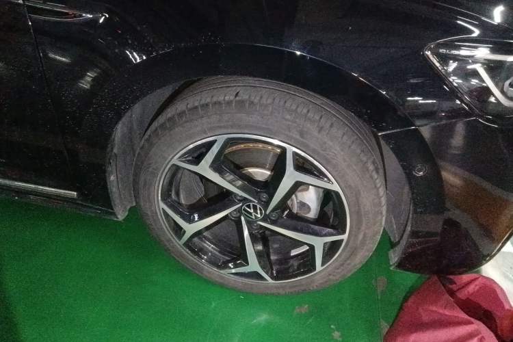 Used Volkswagen Passat 2024 380TSI Starry Luxury Edition Right Front Wheel Hub