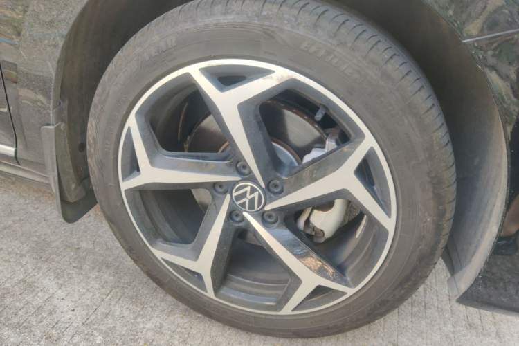 Used Volkswagen Passat 2024 380TSI Starry Luxury Edition Right Front Wheel Hub