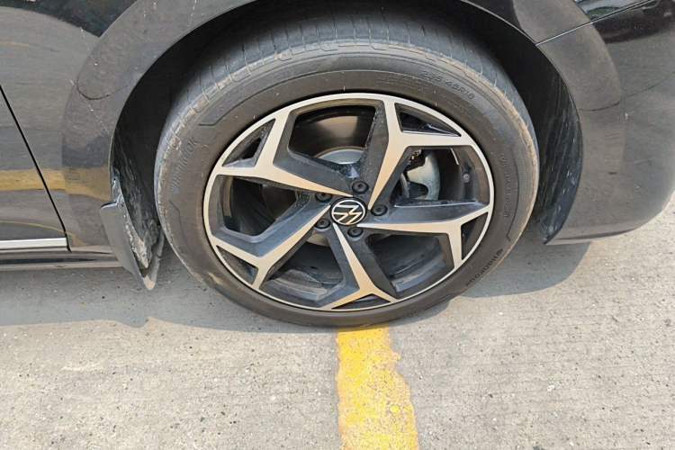 Used Volkswagen Passat 2024 380TSI Starry Dragon Edition Right Front Wheel Hub