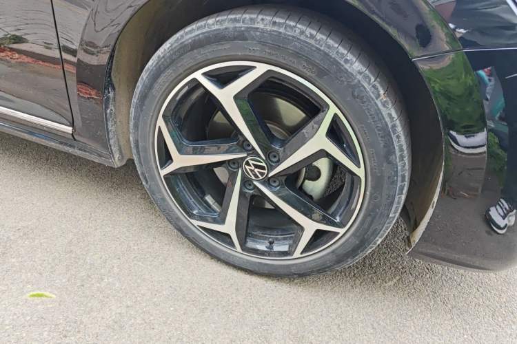Used Volkswagen Passat 2024 380TSI Starry Elite Edition Right Front Wheel Hub