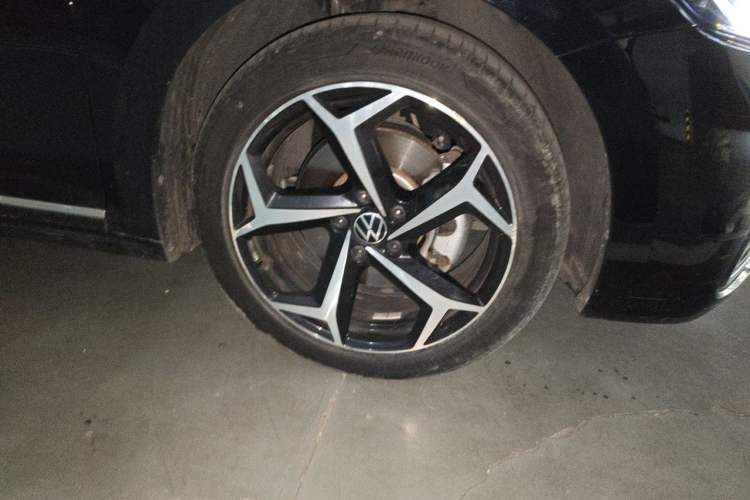 Used Volkswagen Passat 2024 380TSI Starry Elite Edition Right Front Wheel Hub