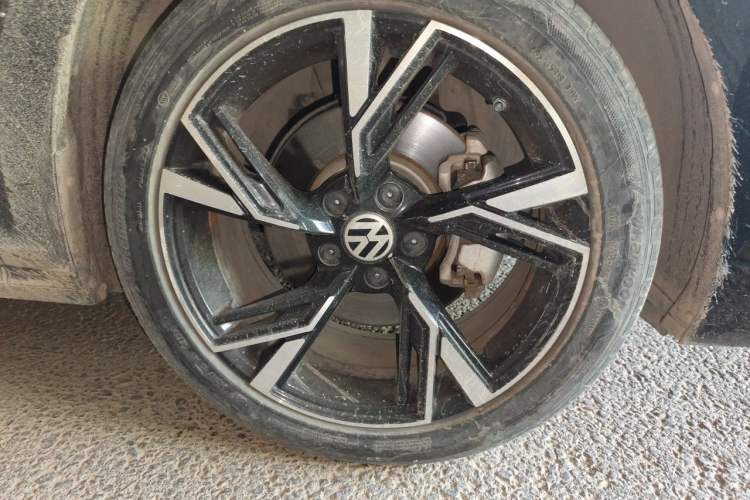 Used Volkswagen Passat 2024 380TSI Starry Elite Edition Right Front Wheel Hub