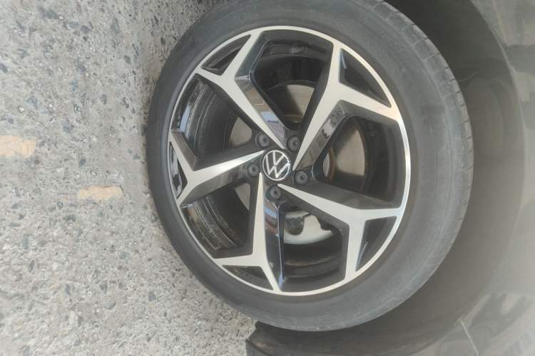 Used Volkswagen Passat 2024 330TSI Starry Elite Edition Right Front Wheel Hub