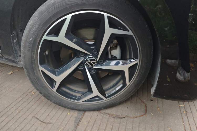 Used Volkswagen Passat 2024 380TSI Starry Dragon Edition Right Front Wheel Hub