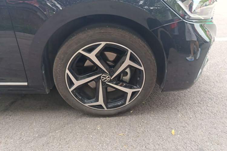 Used Volkswagen Passat 2024 380TSI Starry Elite Edition Right Front Wheel Hub