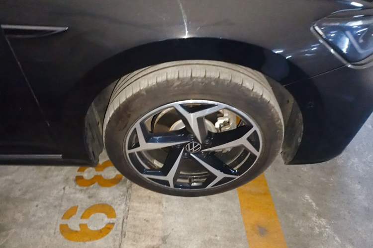 Used Volkswagen Passat 2024 380TSI Starry Luxury Edition Right Front Wheel Hub