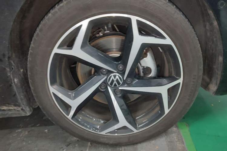 Used Volkswagen Passat 2024 380TSI Starry Dragon Edition Right Front Wheel Hub