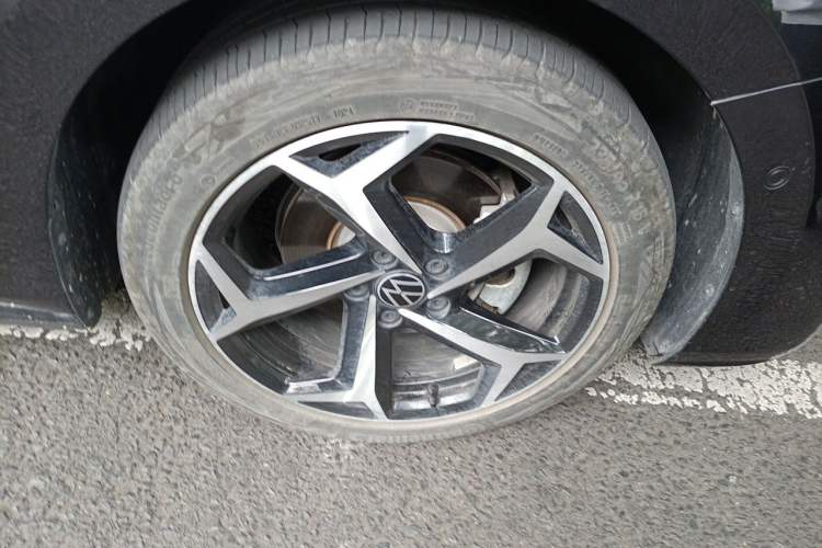 Used Volkswagen Passat 2024 380TSI Starry Dragon Edition Right Front Wheel Hub