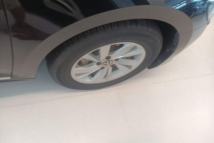 Used Volkswagen Passat 2024 280TSI Business Edition Right Front Wheel Hub