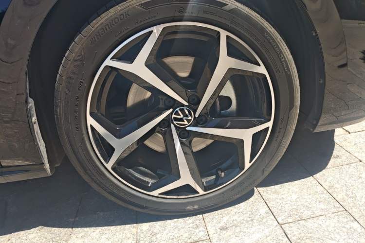 Used Volkswagen Passat 2024 380TSI Starry Dragon Edition Right Front Wheel Hub