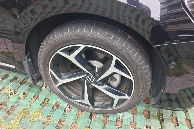 Used Volkswagen Passat 2024 380TSI Starry Luxury Edition Right Front Wheel Hub