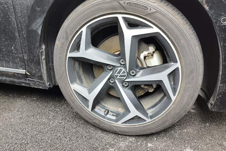 Used Volkswagen Passat 2024 380TSI Starry Luxury Edition Right Front Wheel Hub