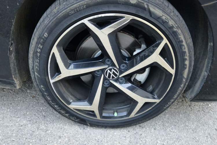 Used Volkswagen Passat 2024 380TSI Starry Dragon Edition Right Front Wheel Hub