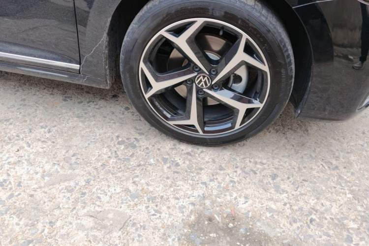 Used Volkswagen Passat 2024 330TSI Starry Elite Edition Right Front Wheel Hub