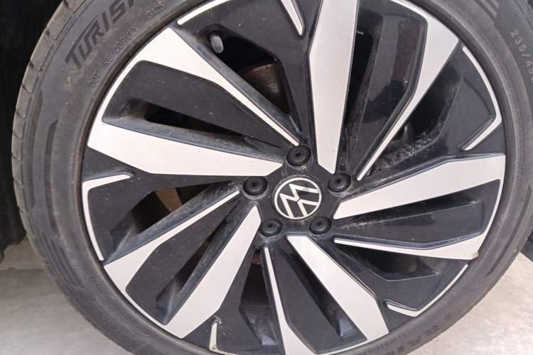 Used Volkswagen Passat 2024 380TSI Dragon Glory Edition Right Front Wheel Hub