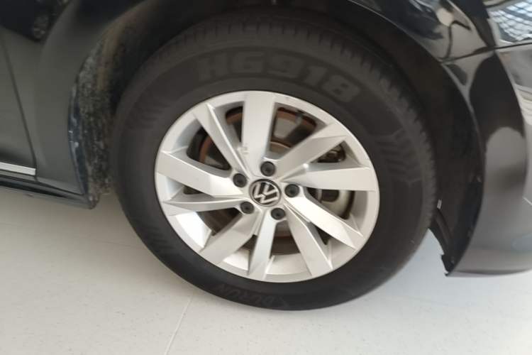 Used Volkswagen Passat 2024 280TSI Business Edition Right Front Wheel Hub