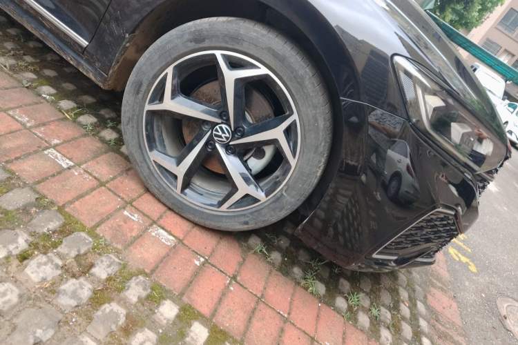 Used Volkswagen Passat 2024 380TSI Starry Elite Edition Right Front Wheel Hub