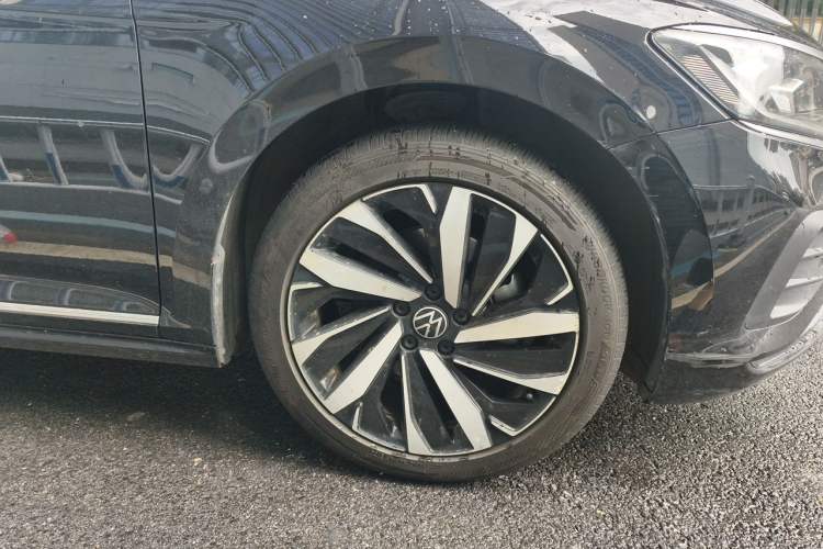 Used Volkswagen Passat 2024 380TSI Elite Edition Right Front Wheel Hub