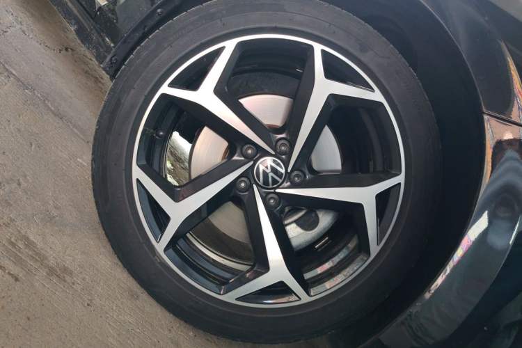 Used Volkswagen Passat 2024 380TSI Starry Dragon Edition Right Front Wheel Hub