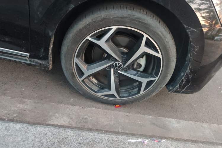 Used Volkswagen Passat 2024 380TSI Starry Luxury Edition Right Front Wheel Hub