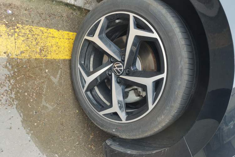Used Volkswagen Passat 2024 380TSI Starry Dragon Edition Right Front Wheel Hub