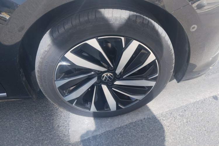 Used Volkswagen Passat 2024 380TSI Dragon Glory Edition Right Front Wheel Hub