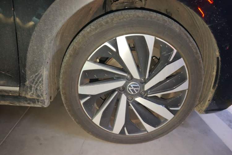 Used Volkswagen Passat 2024 380TSI Dragon Glory Edition Right Front Wheel Hub
