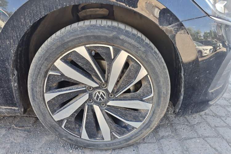 Used Volkswagen Passat 2024 330TSI Elite Edition Right Front Wheel Hub