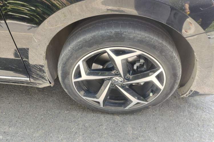 Used Volkswagen Passat 2024 380TSI Starry Dragon Edition Right Front Wheel Hub