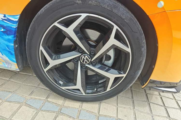 Used Volkswagen Passat 2024 380TSI Starry Elite Edition Right Front Wheel Hub