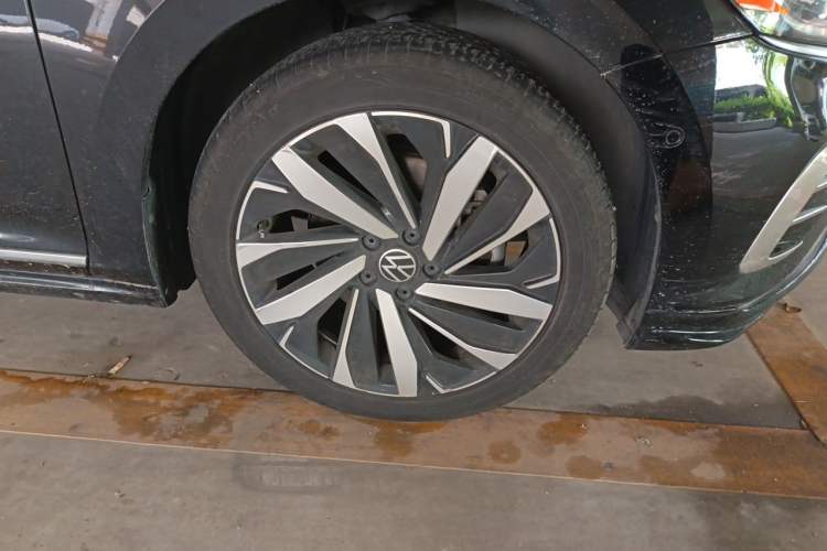 Used Volkswagen Passat 2024 380TSI Dragon Glory Edition Right Front Wheel Hub