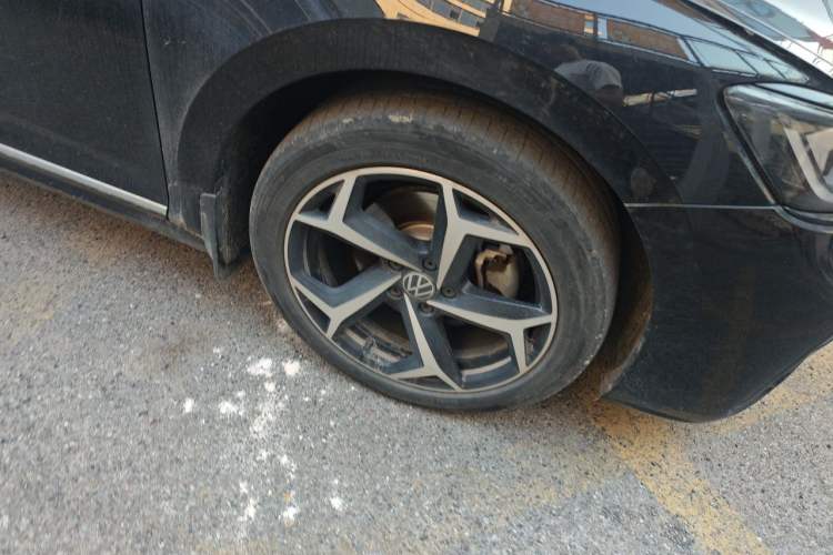 Used Volkswagen Passat 2024 330TSI Elite Edition Right Front Wheel Hub