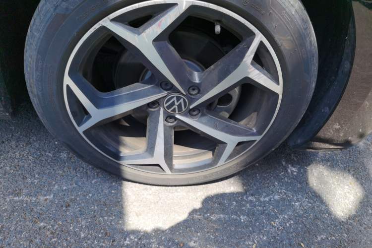 Used Volkswagen Passat 2024 330TSI Starry Elite Edition Right Front Wheel Hub