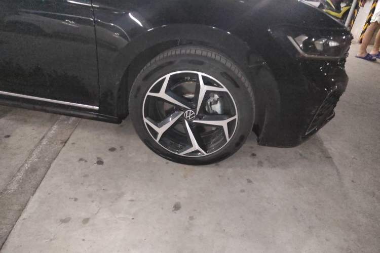Used Volkswagen Passat 2024 380TSI Starry Dragon Edition Right Front Wheel Hub