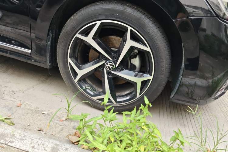 Used Volkswagen Passat 2024 330TSI Starry Elite Edition Right Front Wheel Hub