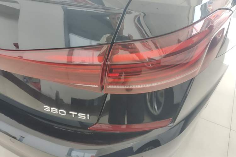 Used Volkswagen Passat 2024 380TSI Dragon Edition Right Rear Taillight