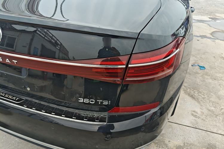 Used Volkswagen Passat 2024 380TSI Dragon Edition Right Rear Taillight