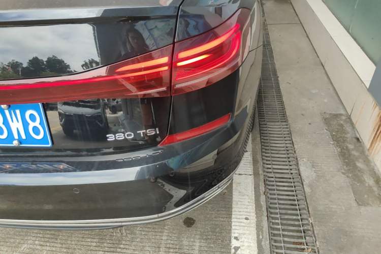 Used Volkswagen Passat 2024 380TSI Starry Luxury Edition Right Rear Taillight