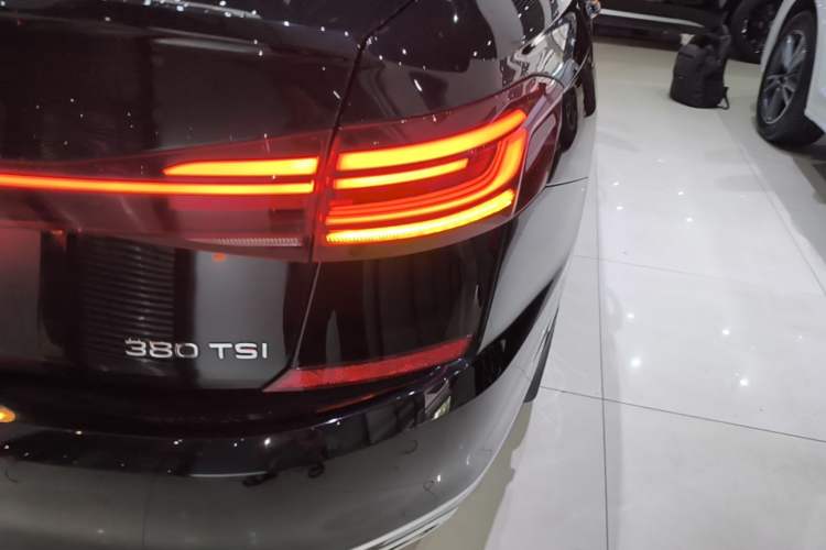 Used Volkswagen Passat 2024 380TSI Dragon Edition Right Rear Taillight