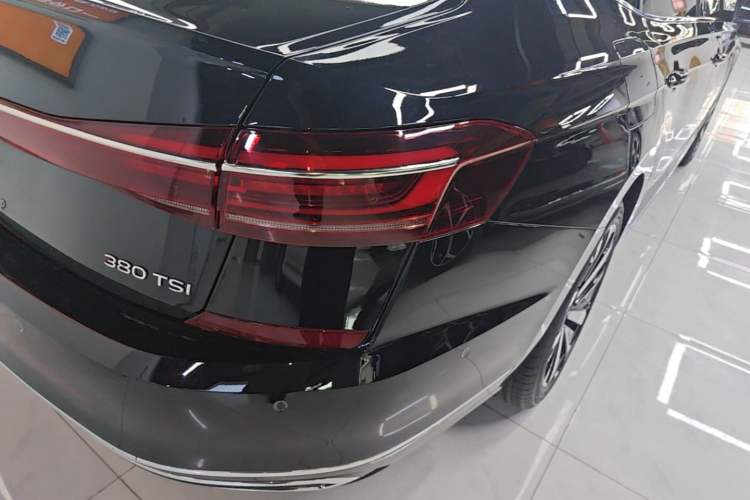 Used Volkswagen Passat 2024 380TSI Dragon Glory Edition Right Rear Taillight