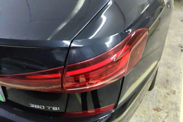 Used Volkswagen Passat 2024 380TSI Dragon Edition Right Rear Taillight