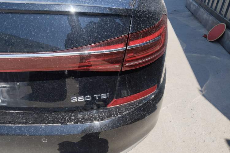 Used Volkswagen Passat 2024 380TSI Dragon Glory Edition Right Rear Taillight