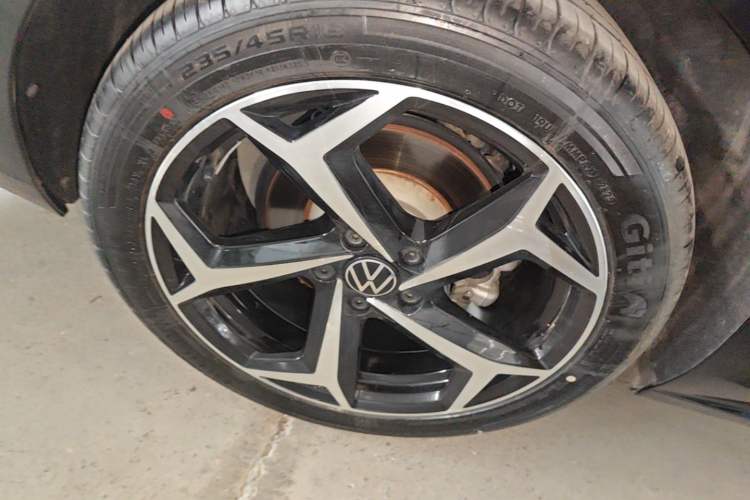 Used Volkswagen Passat 2024 380TSI Starry Elite Edition Right Rear Wheel Hub