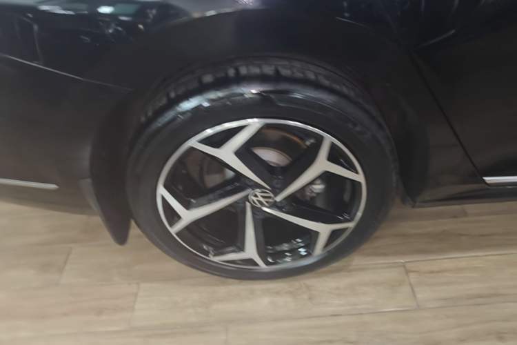 Used Volkswagen Passat 2024 380TSI Starry Dragon Edition Right Rear Wheel Hub