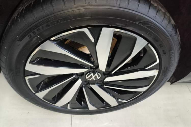 Used Volkswagen Passat 2024 380TSI Luxury Edition Right Rear Wheel Hub