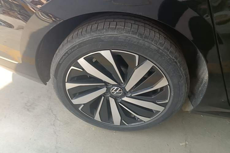 Used Volkswagen Passat 2024 330TSI Elite Edition Right Rear Wheel Hub
